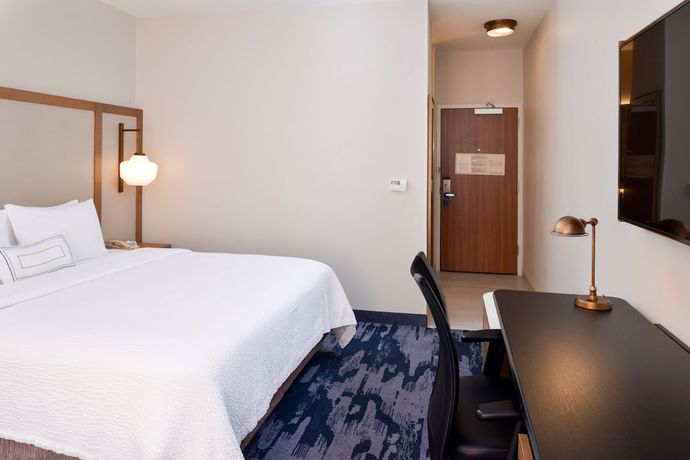 Imagen de la habitación del Hotel Fairfield Inn And Suites By Marriott Arlington Six Flags. Foto 2