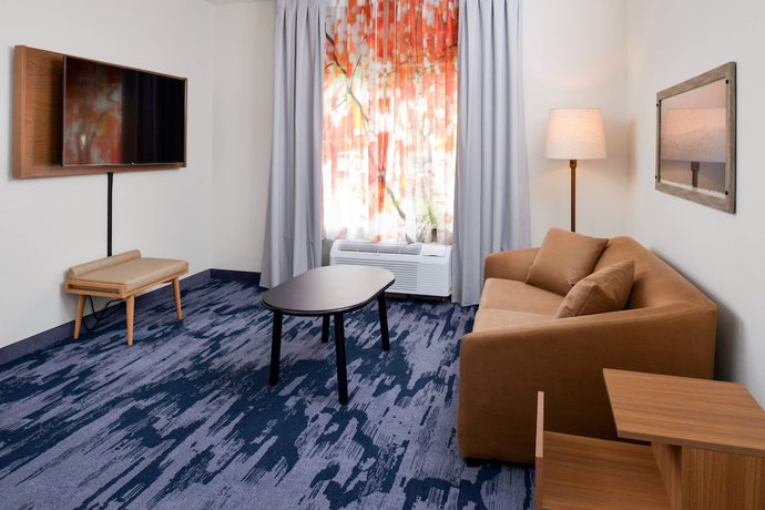 Imagen de la habitación del Hotel Fairfield Inn And Suites By Marriott Arlington Six Flags. Foto 3