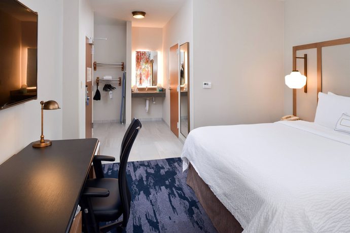 Imagen de la habitación del Hotel Fairfield Inn And Suites By Marriott Arlington Six Flags. Foto 7