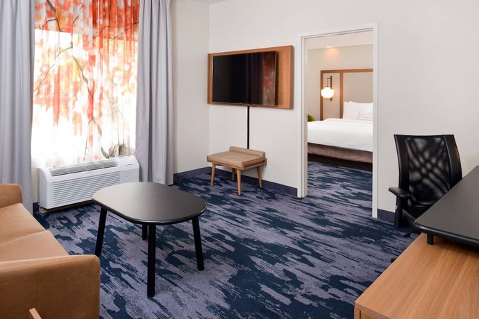 Imagen de la habitación del Hotel Fairfield Inn And Suites By Marriott Arlington Six Flags. Foto 16