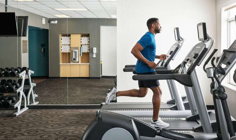 Imagen de los interiores del Hotel Fairfield Inn And Suites By Marriott Chicago O'hare. Foto 12