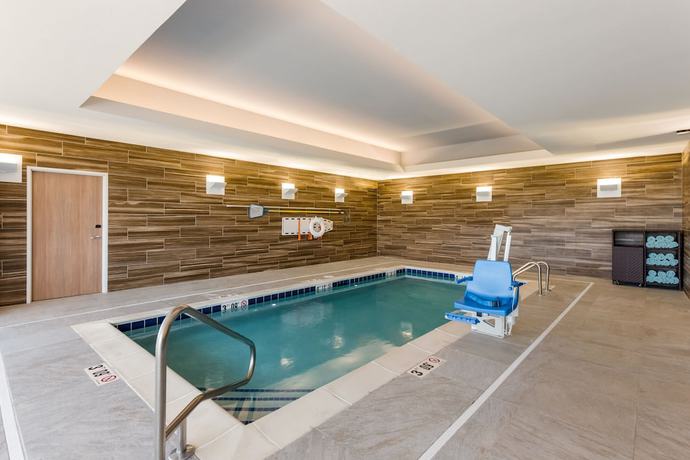 Imagen de la piscina del Hotel Fairfield Inn And Suites By Marriott Columbus Canal Winchester. Foto 20