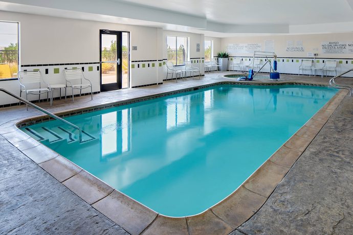 Imagen de la piscina del Hotel Fairfield Inn And Suites By Marriott El Paso. Foto 11