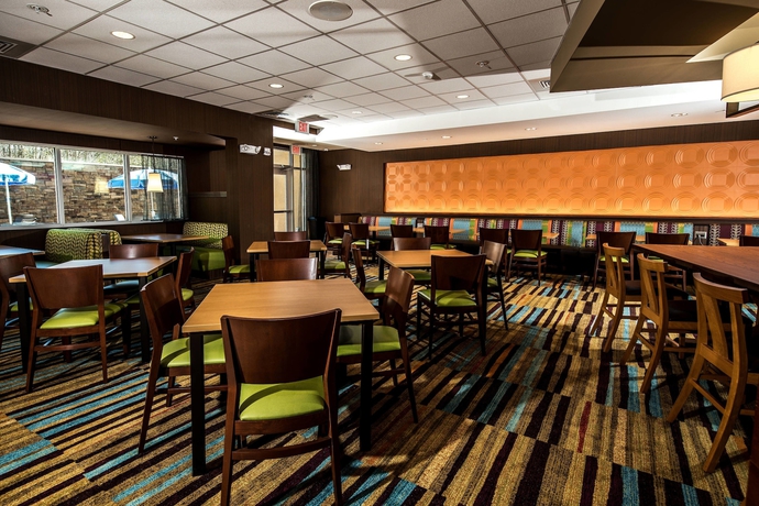 Imagen del bar/restaurante del Hotel Fairfield Inn And Suites By Marriott Florence I-20. Foto 5