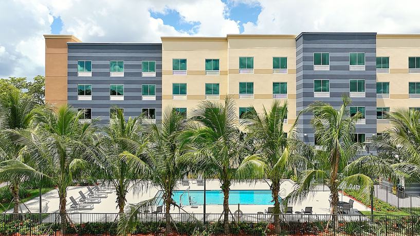 Imagen de la piscina del Hotel Fairfield Inn And Suites By Marriott Fort Lauderdale Northwest. Foto 18