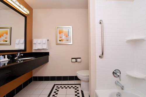 Imagen de la habitación del Hotel Fairfield Inn And Suites By Marriott Fort Wayne. Foto 14