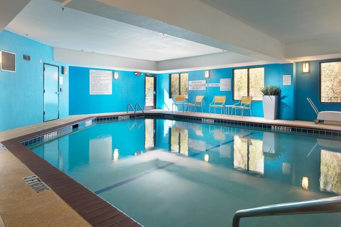 Imagen de la piscina del Hotel Fairfield Inn And Suites By Marriott Gainesville. Foto 16