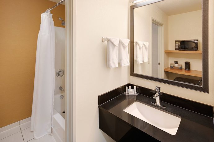 Imagen de la habitación del Hotel Fairfield Inn And Suites By Marriott Indianapolis Airport. Foto 9