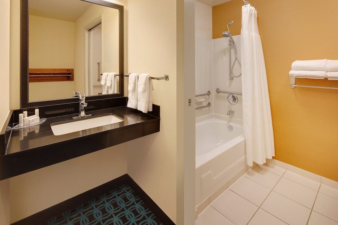 Imagen de la habitación del Hotel Fairfield Inn And Suites By Marriott Indianapolis Airport. Foto 10
