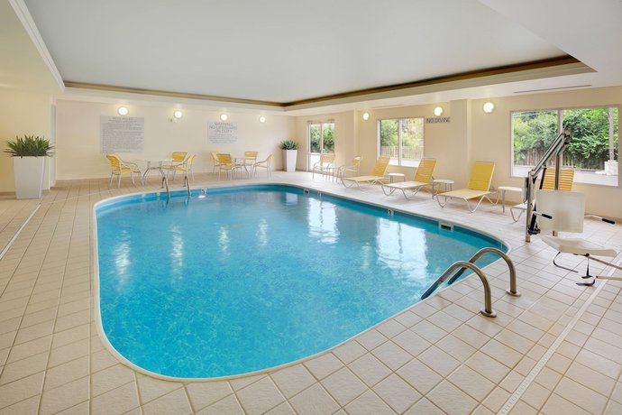 Imagen de la piscina del Hotel Fairfield Inn And Suites By Marriott Indianapolis Airport. Foto 20