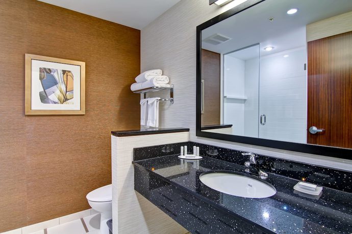 Imagen de la habitación del Hotel Fairfield Inn And Suites By Marriott Kamloops. Foto 3