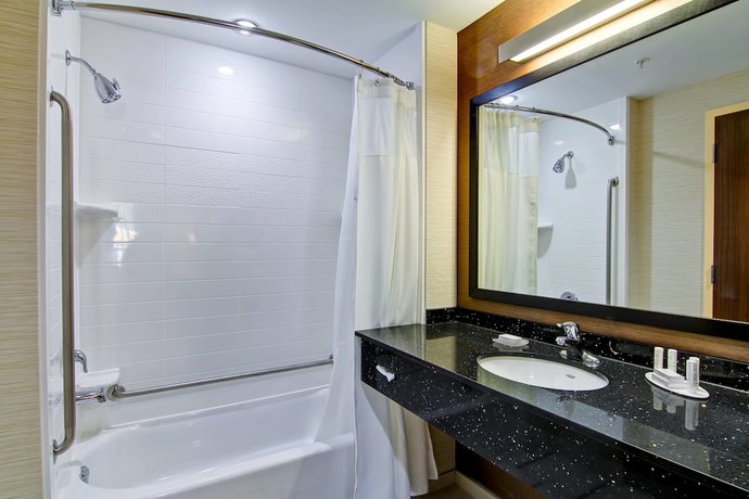 Imagen de la habitación del Hotel Fairfield Inn And Suites By Marriott Kamloops. Foto 12