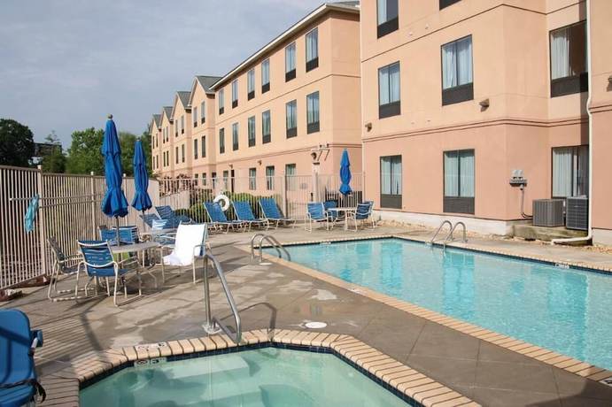 Imagen de la piscina del Hotel Fairfield Inn And Suites By Marriott Lafayette South. Foto 19