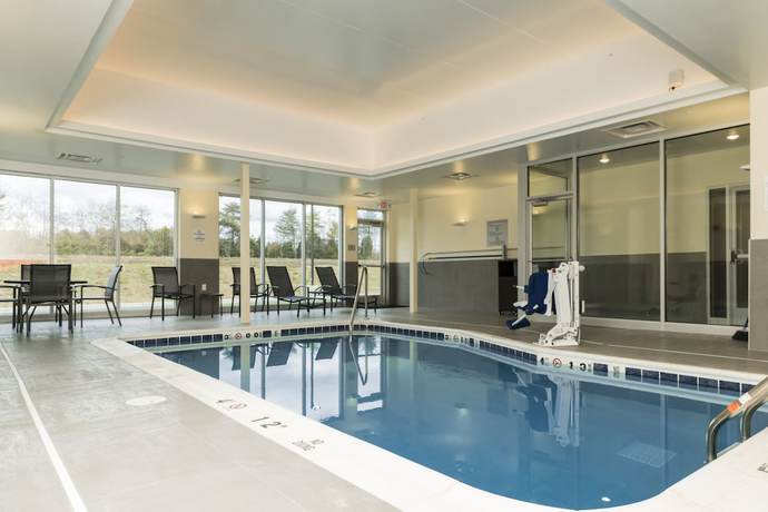 Imagen de la piscina del Hotel Fairfield Inn And Suites By Marriott Louisville New Albany In. Foto 13