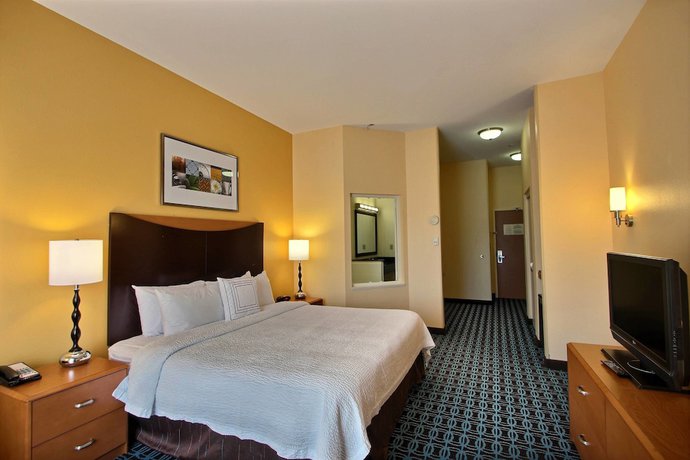 Imagen de la habitación del Hotel Fairfield Inn And Suites By Marriott Milwaukee Airport. Foto 4