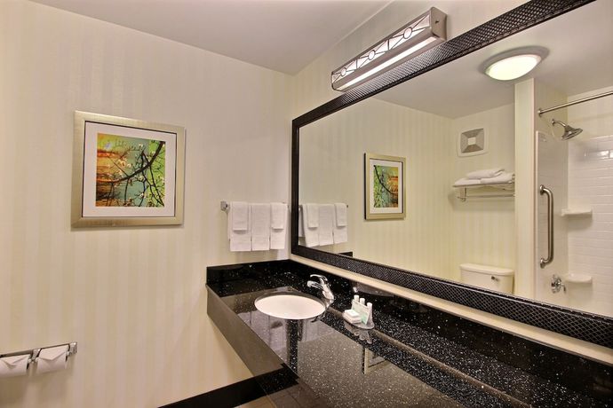 Imagen de la habitación del Hotel Fairfield Inn And Suites By Marriott Milwaukee Airport. Foto 11