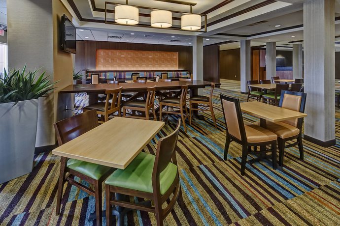 Imagen del bar/restaurante del Hotel Fairfield Inn And Suites By Marriott Oklahoma City-warr Acres. Foto 4