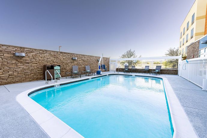 Imagen de la piscina del Hotel Fairfield Inn And Suites By Marriott Phoenix West/tolleson. Foto 20
