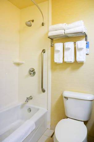 Imagen de la habitación del Hotel Fairfield Inn And Suites By Marriott San Jose Airport. Foto 3