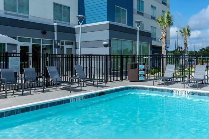 Imagen de la piscina del Hotel Fairfield Inn And Suites By Marriott Savannah I-95 North. Foto 20