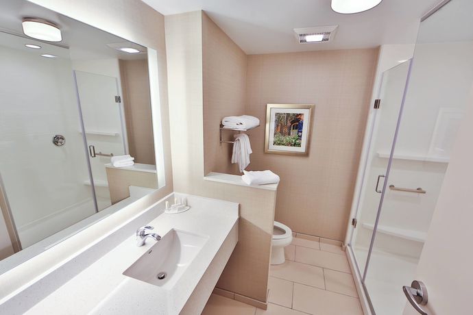 Imagen de la habitación del Hotel Fairfield Inn And Suites By Marriott Savannah Midtown. Foto 8