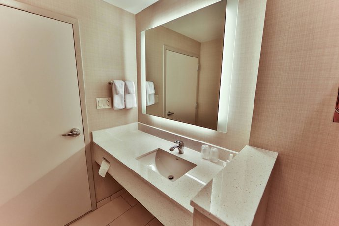 Imagen de la habitación del Hotel Fairfield Inn And Suites By Marriott Savannah Midtown. Foto 10