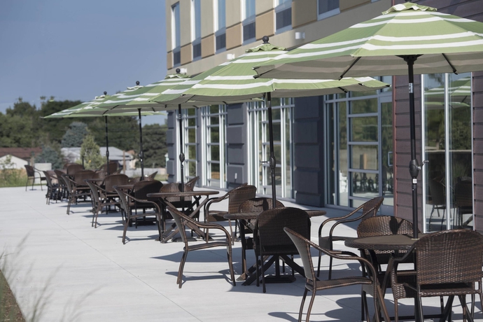 Imagen del bar/restaurante del Hotel Fairfield Inn And Suites By Marriott Scottsbluff. Foto 7