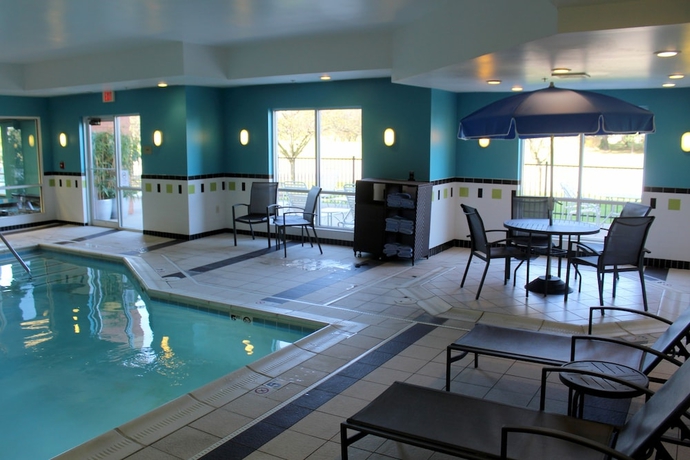Imagen de la piscina del Hotel Fairfield Inn And Suites By Marriott Seymour. Foto 18