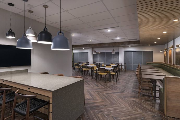 Imagen del bar/restaurante del Hotel Fairfield Inn And Suites By Marriott St. Louis Downtown. Foto 3