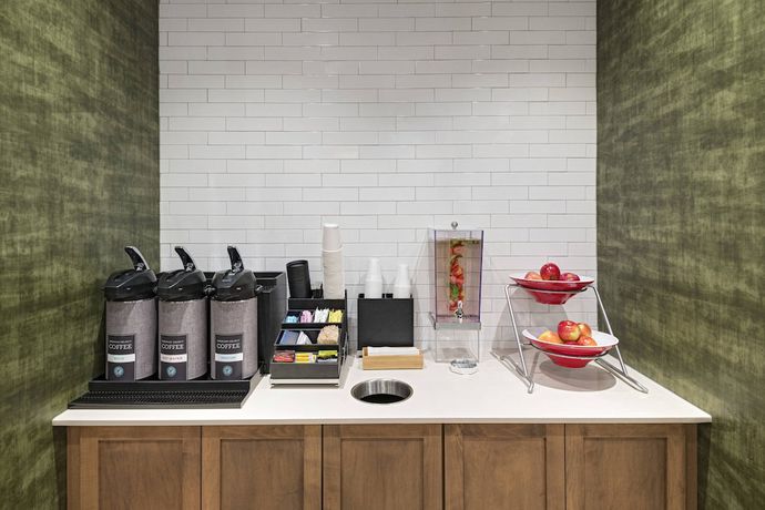 Imagen del bar/restaurante del Hotel Fairfield Inn And Suites By Marriott St. Louis Downtown. Foto 4