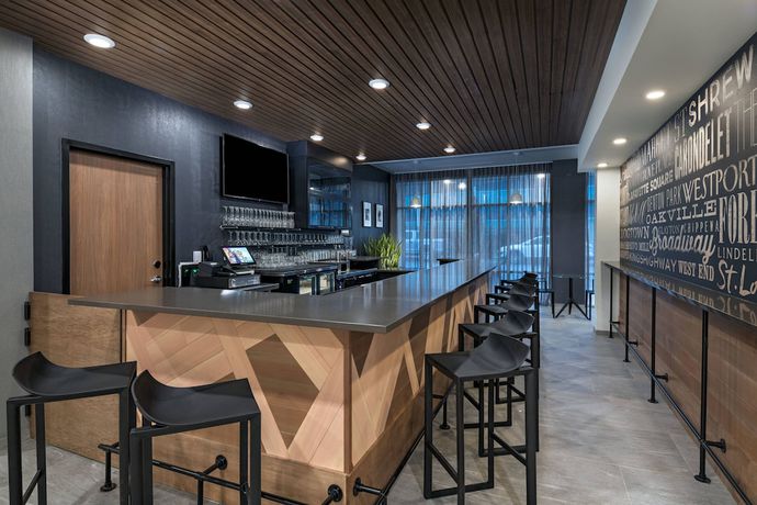 Imagen del bar/restaurante del Hotel Fairfield Inn And Suites By Marriott St. Louis Downtown. Foto 5