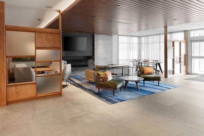 Imagen de los interiores del Hotel Fairfield Inn And Suites By Marriott Stony Creek. Foto 13