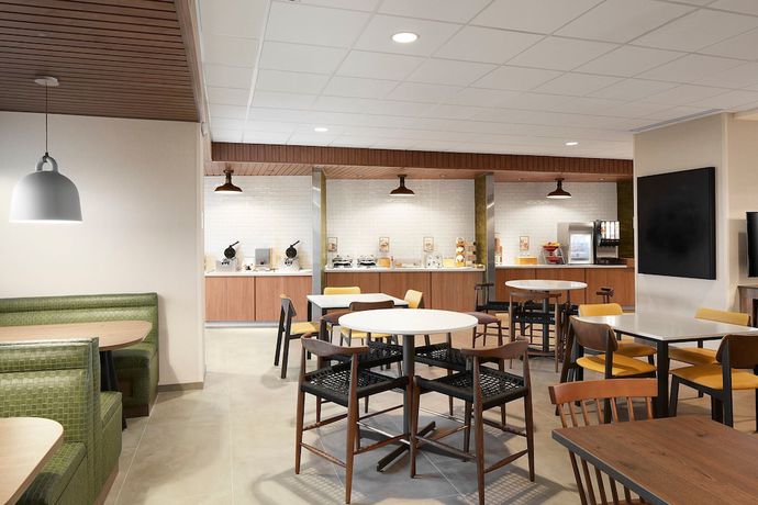 Imagen del bar/restaurante del Hotel Fairfield Inn And Suites By Marriott Stony Creek. Foto 4
