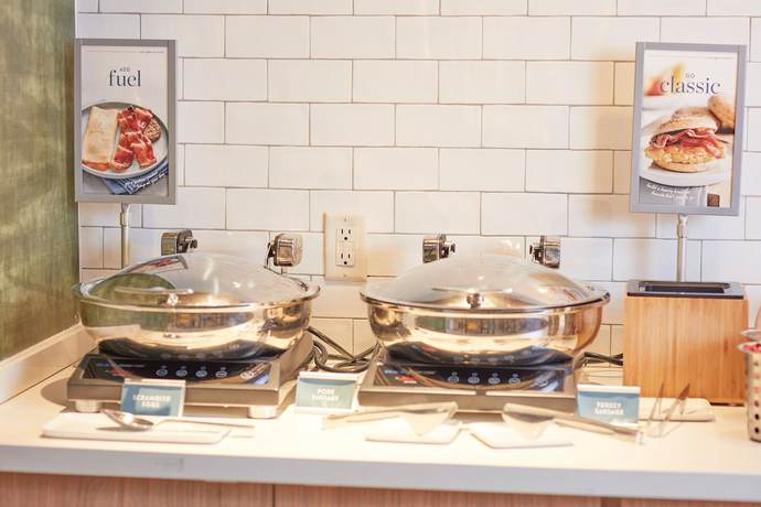 Imagen del bar/restaurante del Hotel Fairfield Inn And Suites By Marriott Stony Creek. Foto 5