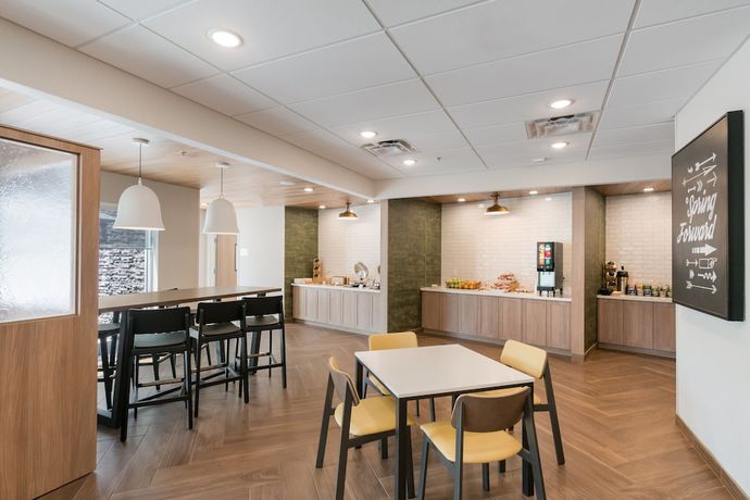 Imagen del bar/restaurante del Hotel Fairfield Inn And Suites By Marriott Virginia Beach Town Center. Foto 5