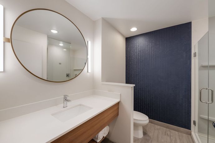 Imagen de la habitación del Hotel Fairfield Inn And Suites By Marriott Virginia Beach Town Center. Foto 9
