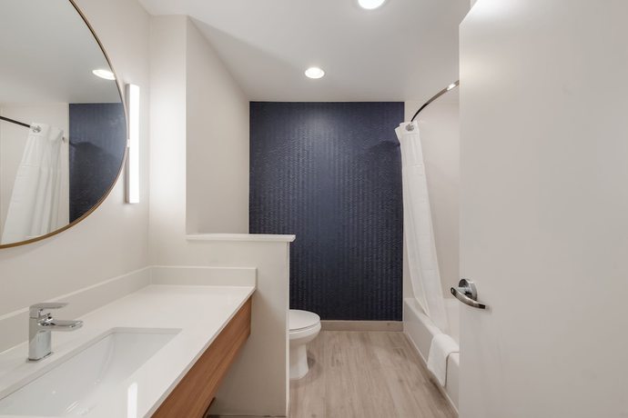 Imagen de la habitación del Hotel Fairfield Inn And Suites By Marriott Virginia Beach Town Center. Foto 12