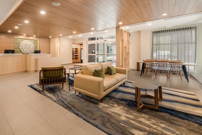 Imagen de los interiores del Hotel Fairfield Inn And Suites By Marriott Virginia Beach Town Center. Foto 19