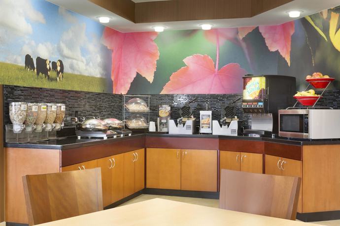Imagen del bar/restaurante del Hotel Fairfield Inn And Suites Dallas Plano. Foto 2