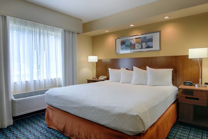 Imagen de la habitación del Hotel Fairfield Inn And Suites Jacksonville Airport. Foto 10