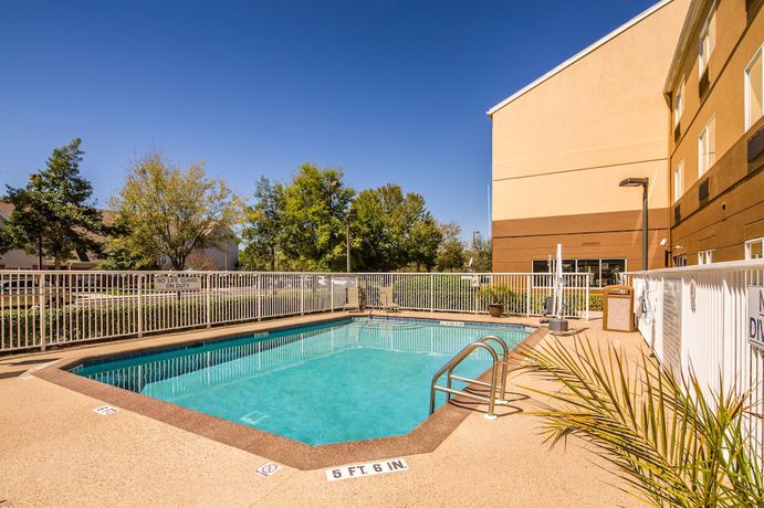 Imagen de la piscina del Hotel Fairfield Inn And Suites Jacksonville Airport. Foto 19