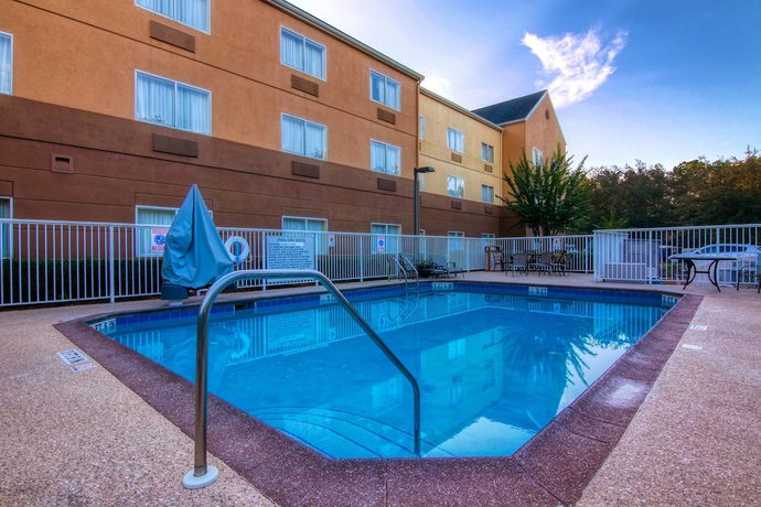 Imagen de la piscina del Hotel Fairfield Inn And Suites Jacksonville Airport. Foto 20