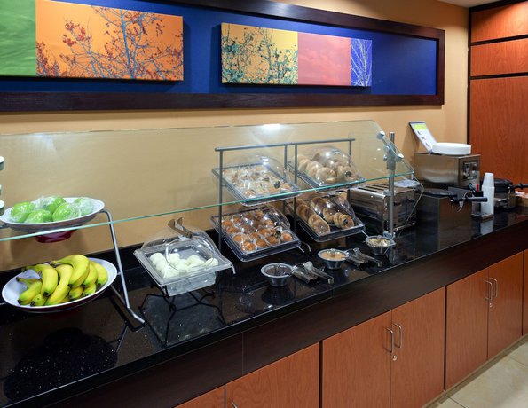 Imagen del bar/restaurante del Hotel Fairfield Inn And Suites Tallahassee Central. Foto 2