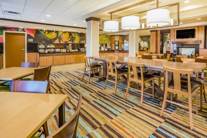 Imagen del bar/restaurante del Hotel Fairfield Inn And Suites Turlock. Foto 10