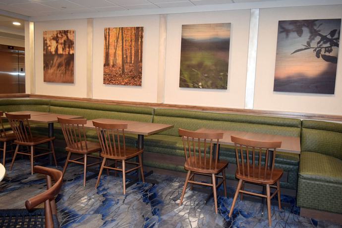 Imagen del bar/restaurante del Hotel Fairfield Inn And Suites Youngstown Austintown. Foto 3