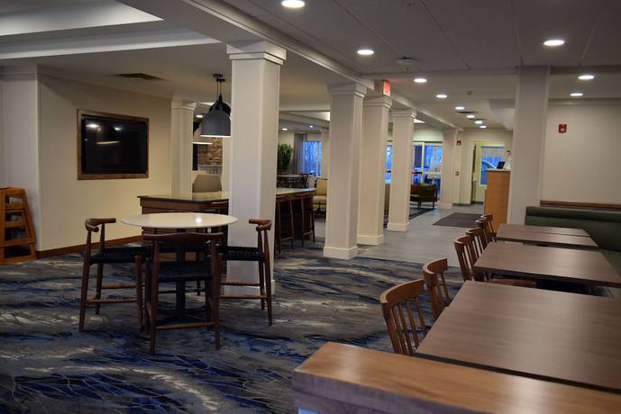Imagen del bar/restaurante del Hotel Fairfield Inn And Suites Youngstown Austintown. Foto 4