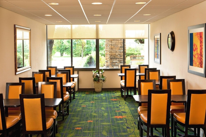 Imagen del bar/restaurante del Hotel Fairfield Inn By Marriott Bangor. Foto 8