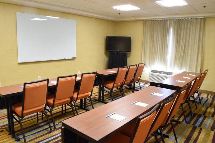 Imagen de los interiores del Hotel Fairfield Inn By Marriott Binghamton. Foto 6