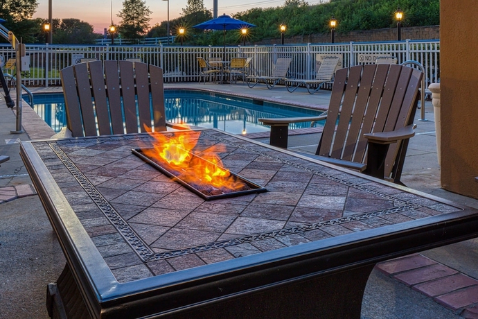 Imagen de la piscina del Hotel Fairfield Inn By Marriott Charlotte Mooresville. Foto 18