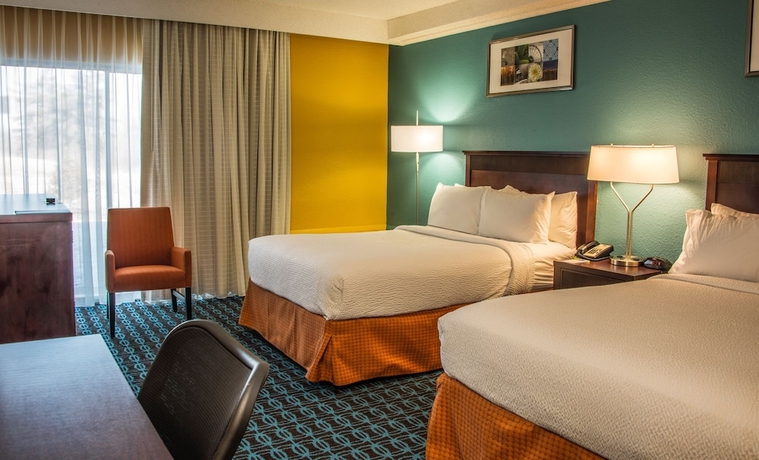 Imagen de la habitación del Hotel Fairfield Inn By Marriott Cincinnati North Sharonville. Foto 2